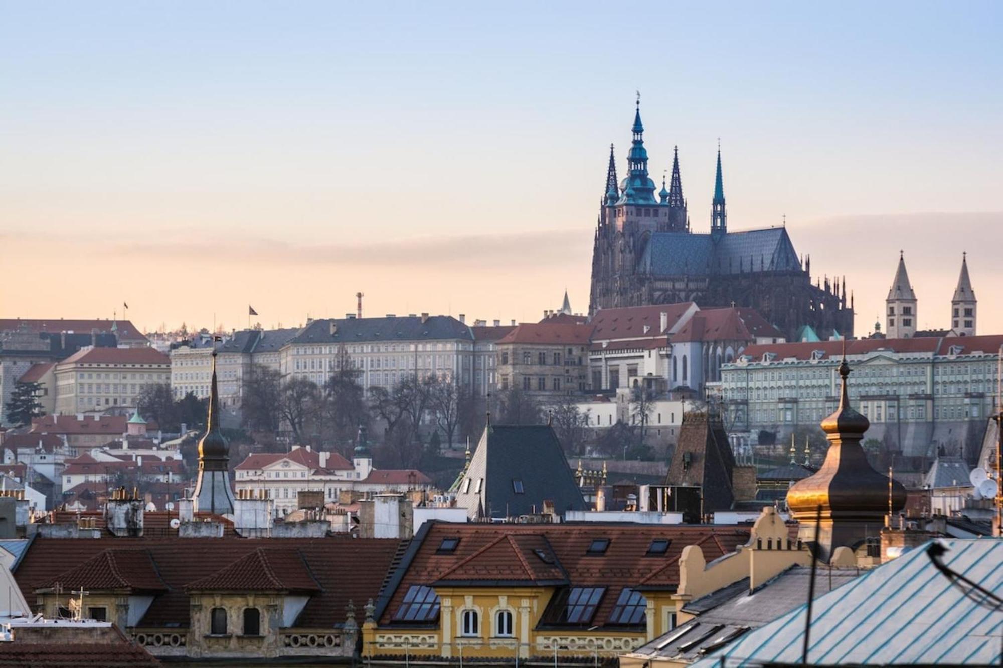 Roy 2 Bdr Apartment With Prague Castle View, Parking & Ac ภายนอก รูปภาพ