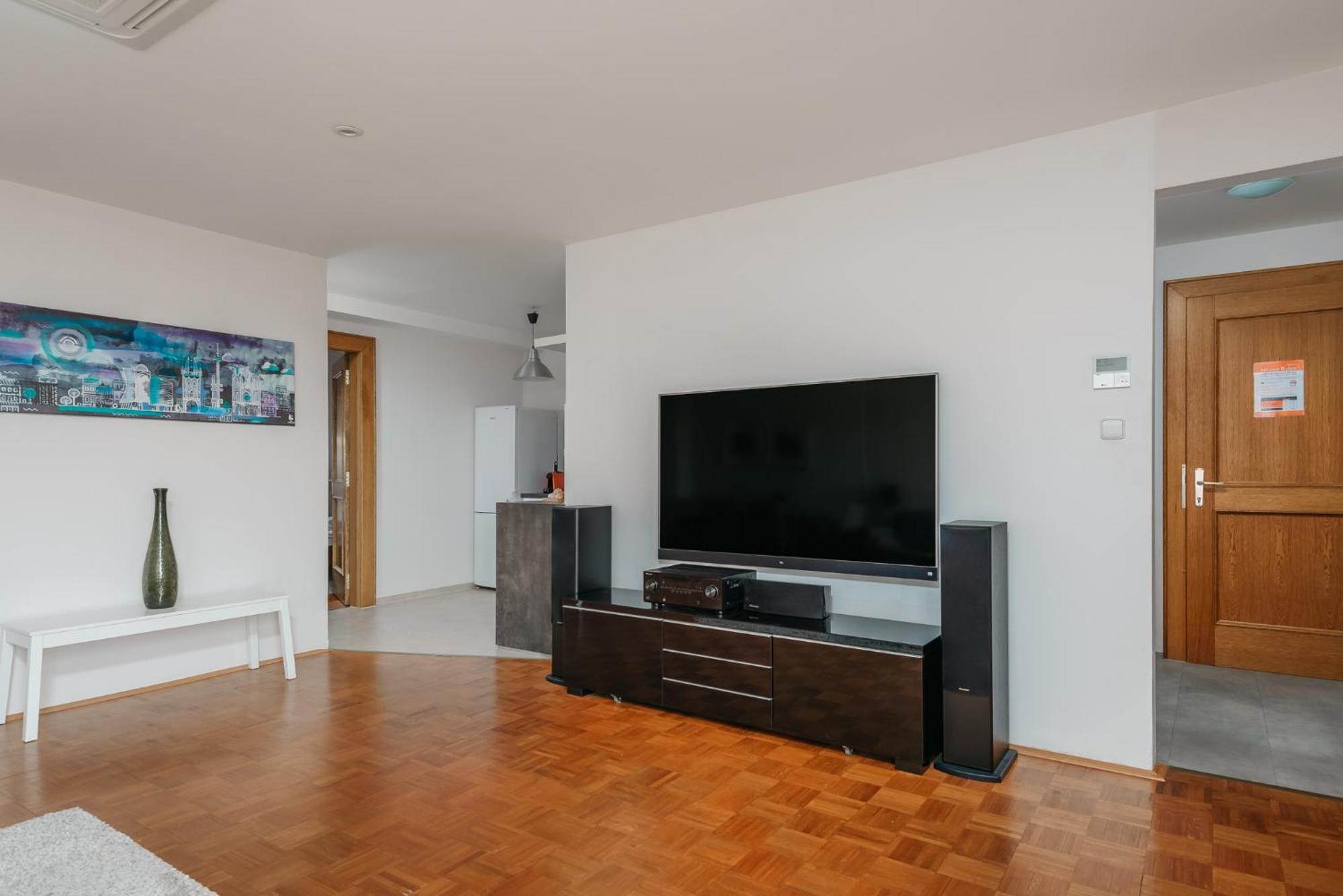 Roy 2 Bdr Apartment With Prague Castle View, Parking & Ac ภายนอก รูปภาพ