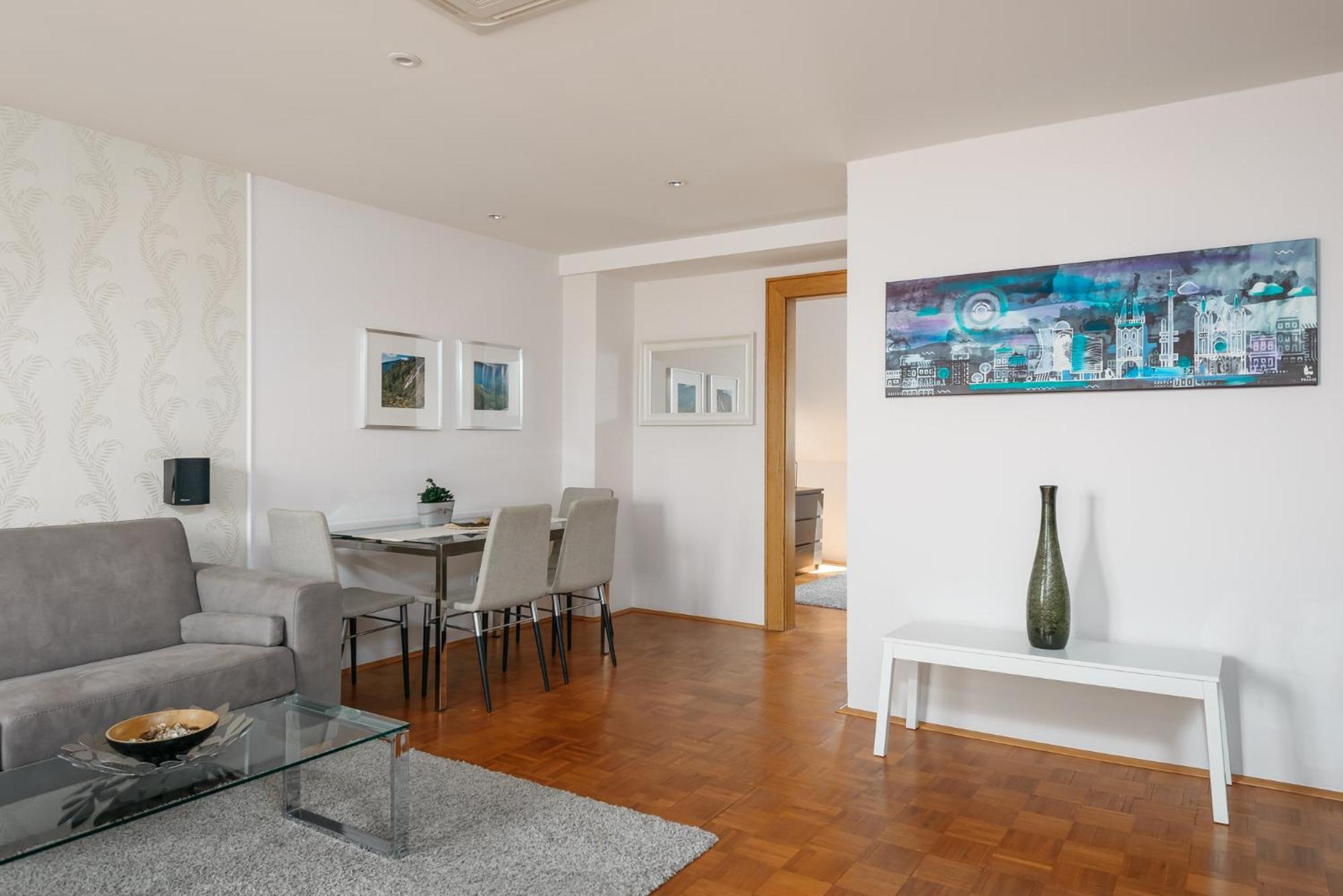Roy 2 Bdr Apartment With Prague Castle View, Parking & Ac ภายนอก รูปภาพ
