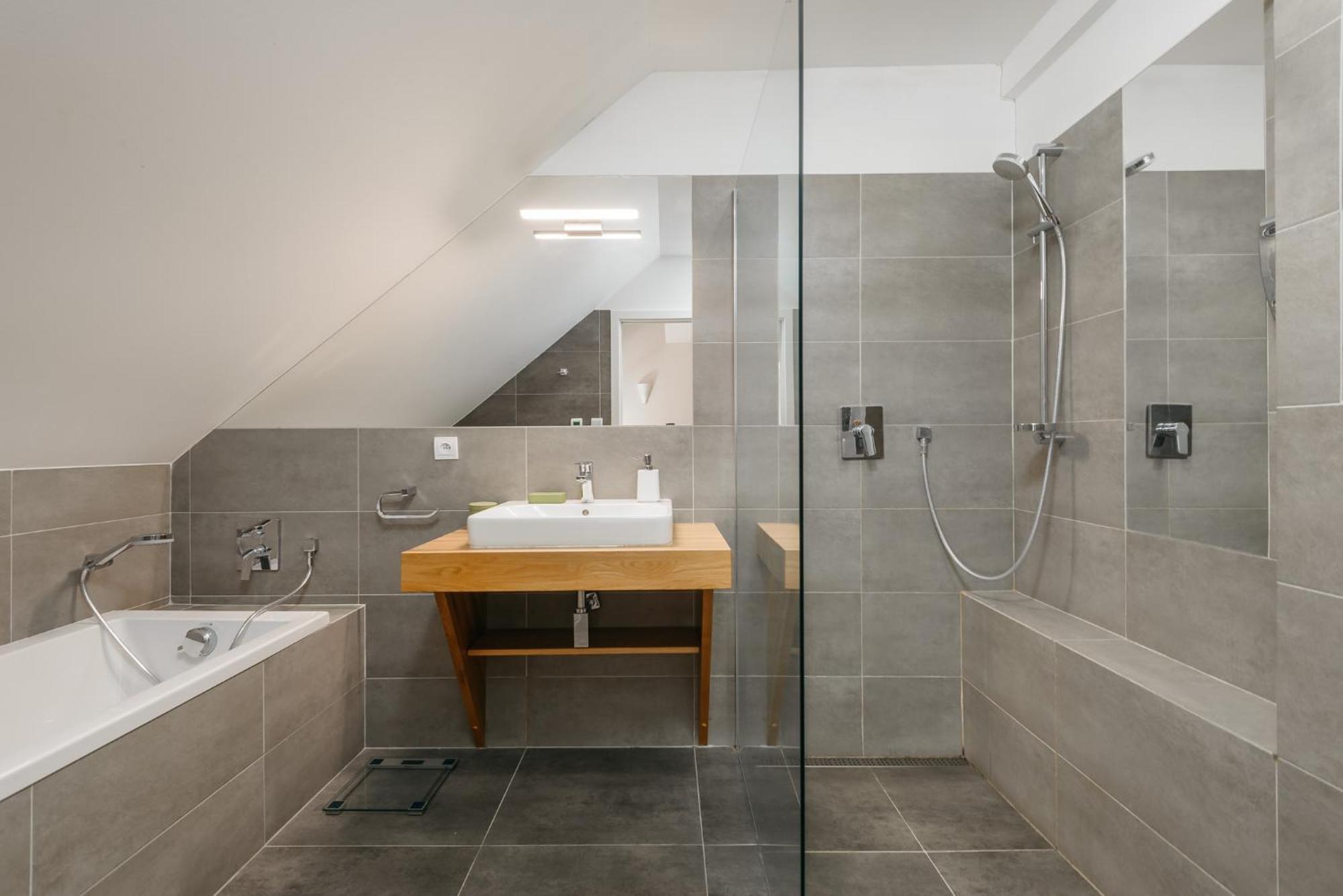 Roy 2 Bdr Apartment With Prague Castle View, Parking & Ac ภายนอก รูปภาพ