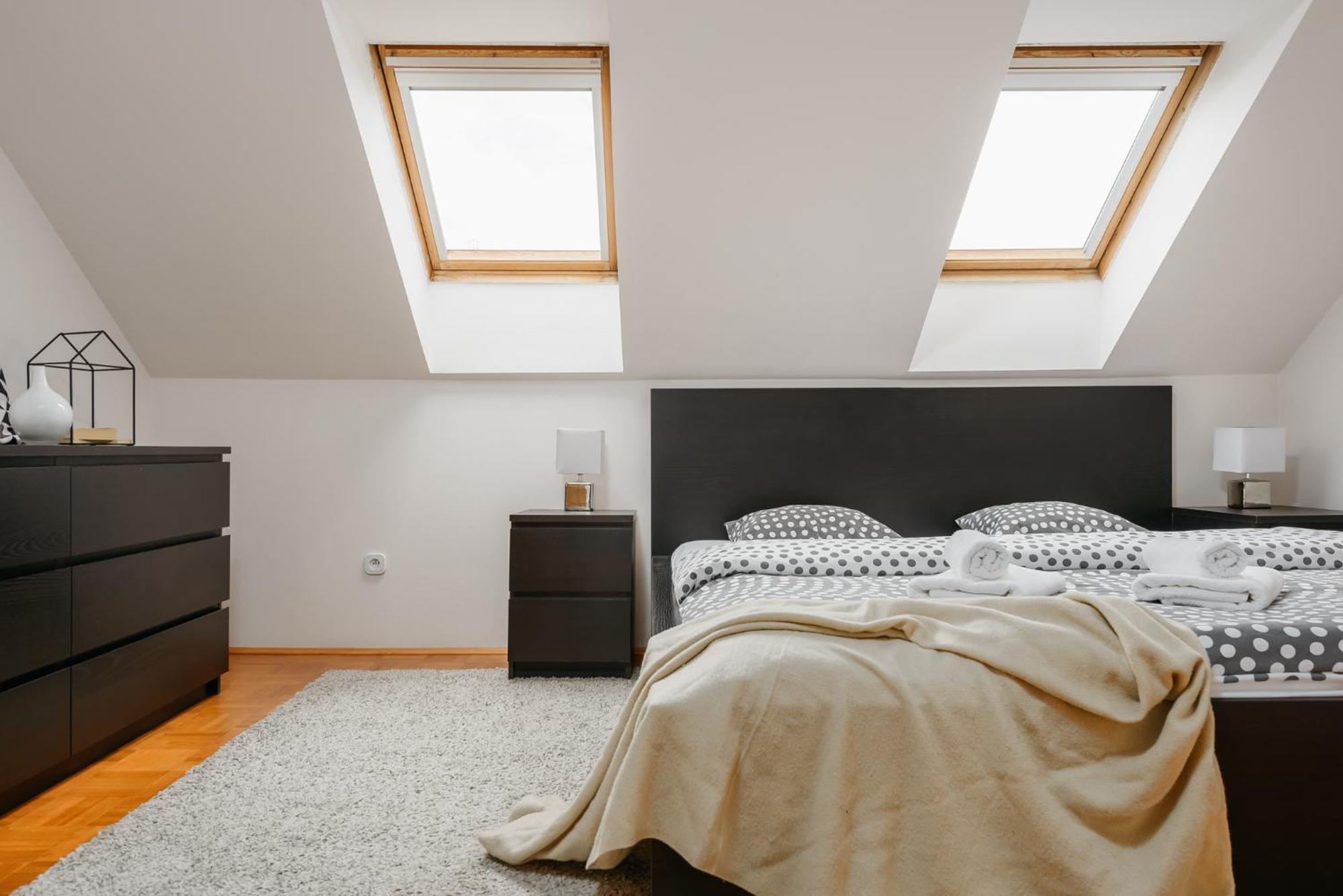 Roy 2 Bdr Apartment With Prague Castle View, Parking & Ac ภายนอก รูปภาพ