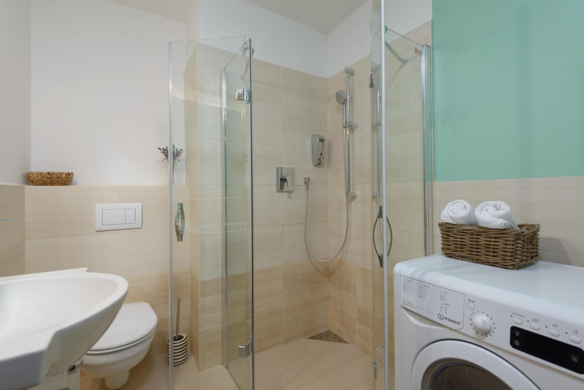 Roy 2 Bdr Apartment With Prague Castle View, Parking & Ac ภายนอก รูปภาพ