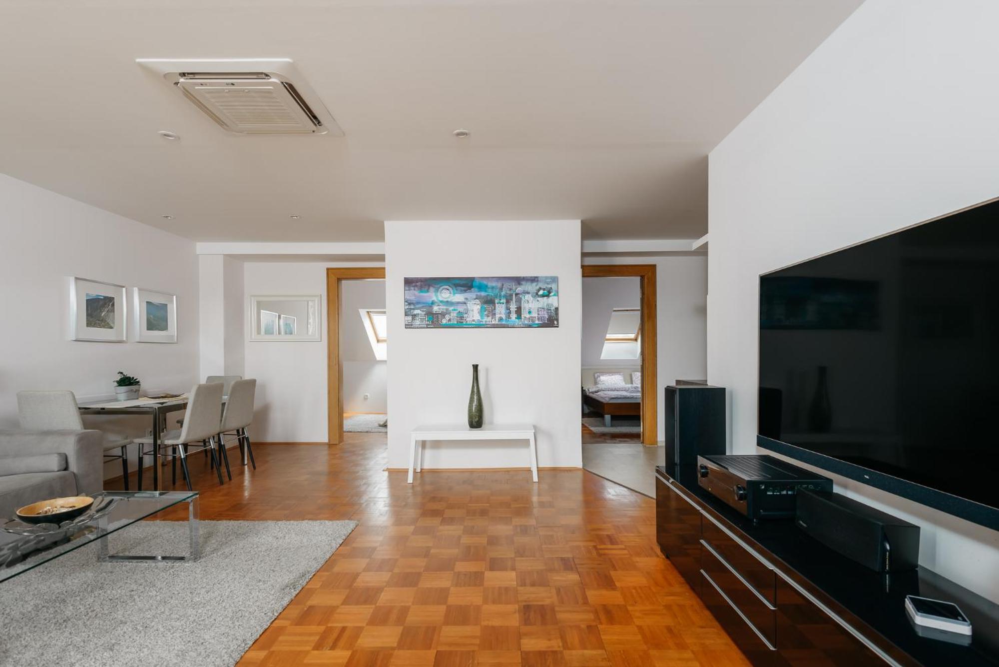Roy 2 Bdr Apartment With Prague Castle View, Parking & Ac ภายนอก รูปภาพ