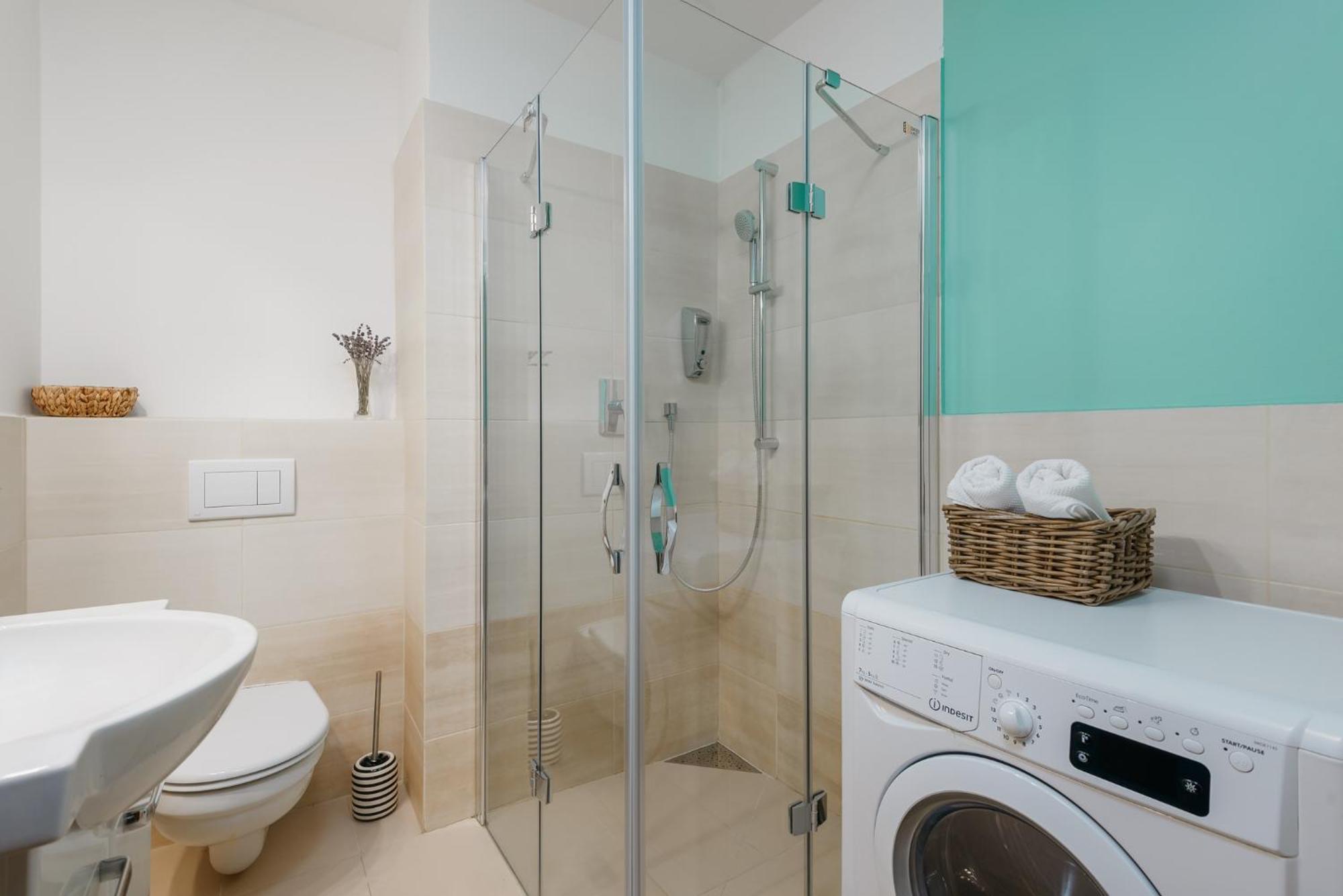 Roy 2 Bdr Apartment With Prague Castle View, Parking & Ac ภายนอก รูปภาพ