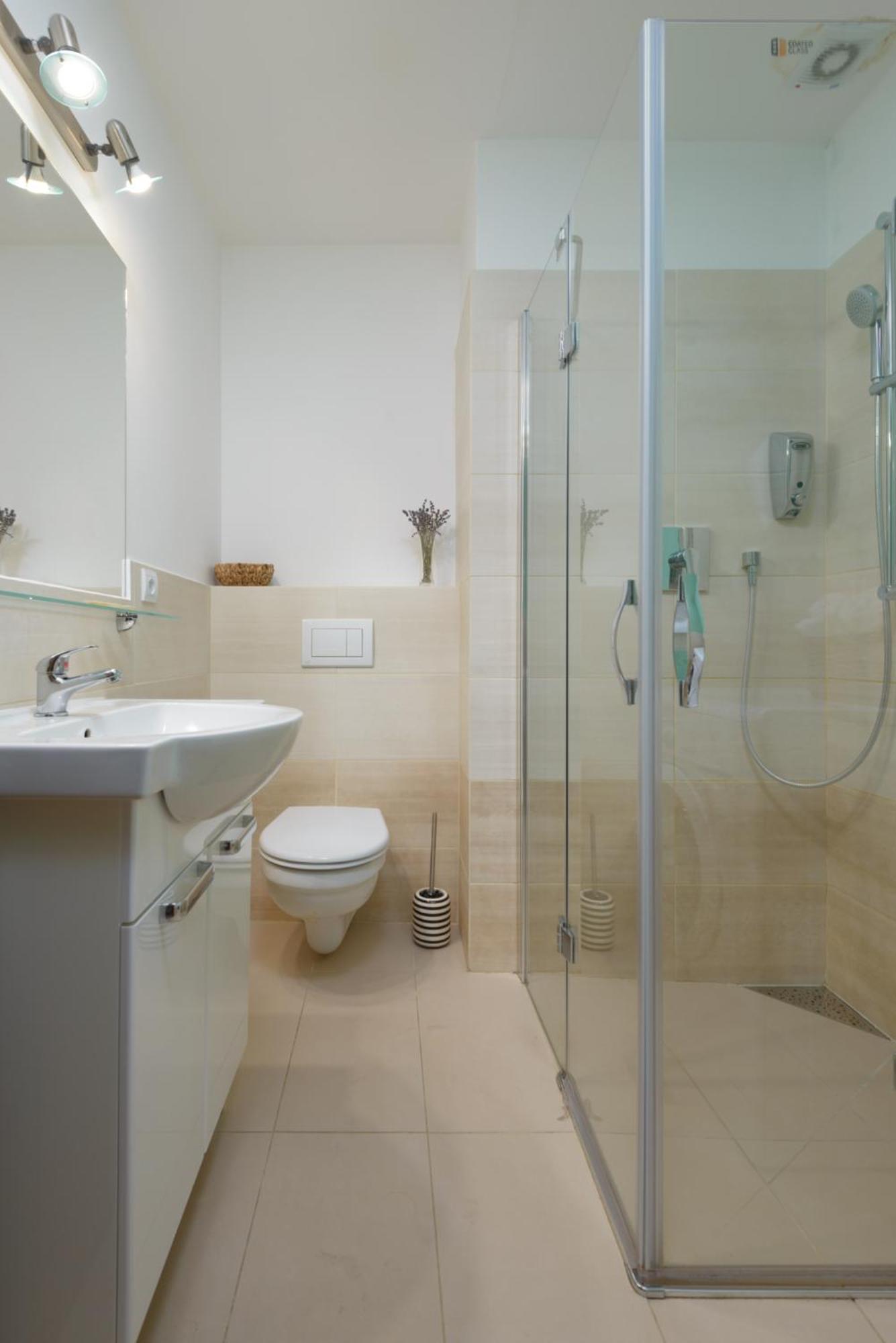 Roy 2 Bdr Apartment With Prague Castle View, Parking & Ac ภายนอก รูปภาพ