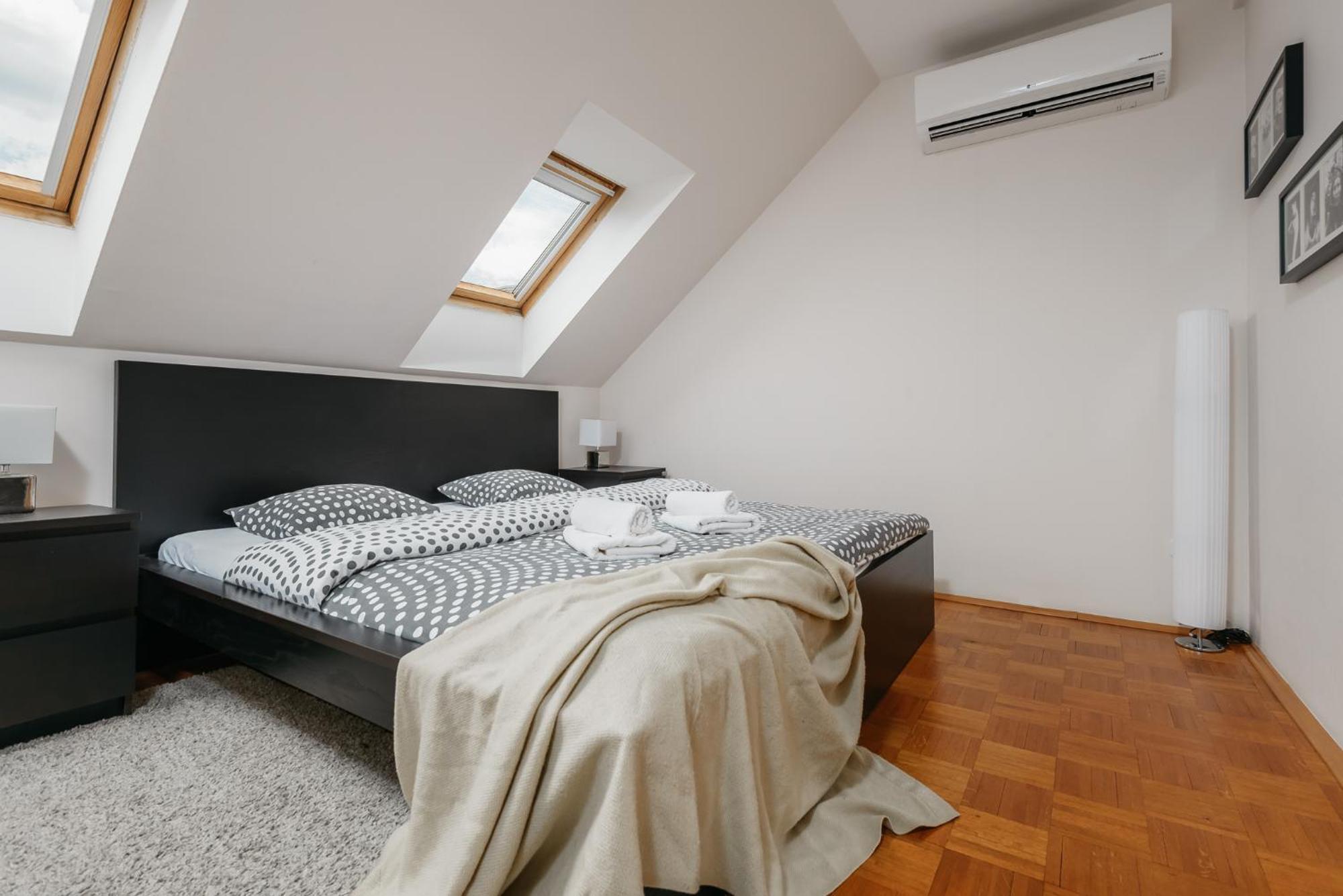 Roy 2 Bdr Apartment With Prague Castle View, Parking & Ac ภายนอก รูปภาพ
