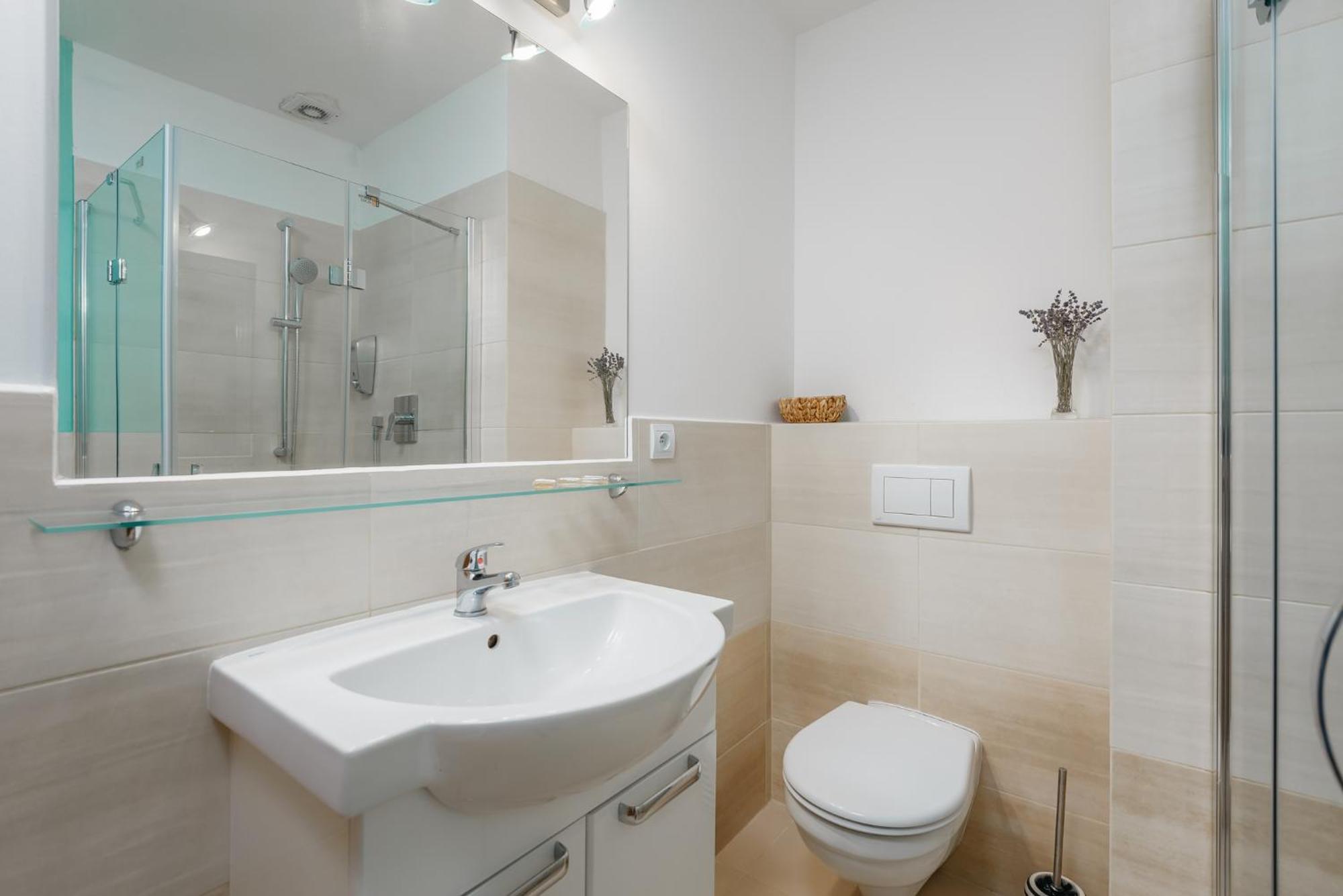 Roy 2 Bdr Apartment With Prague Castle View, Parking & Ac ภายนอก รูปภาพ