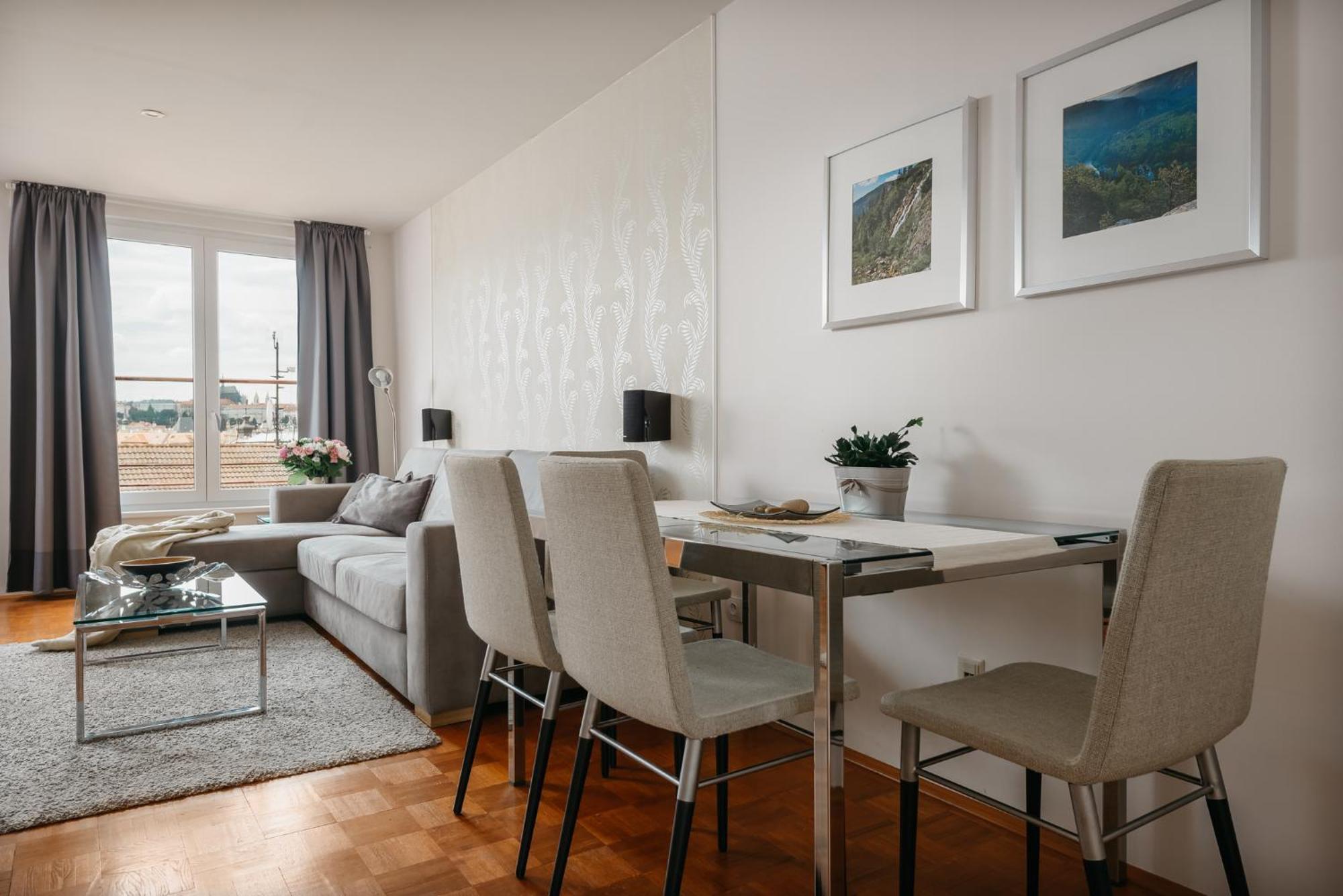 Roy 2 Bdr Apartment With Prague Castle View, Parking & Ac ภายนอก รูปภาพ